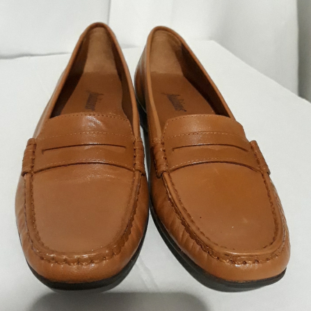 Auditions Womens Light Brown Slipon Loafers